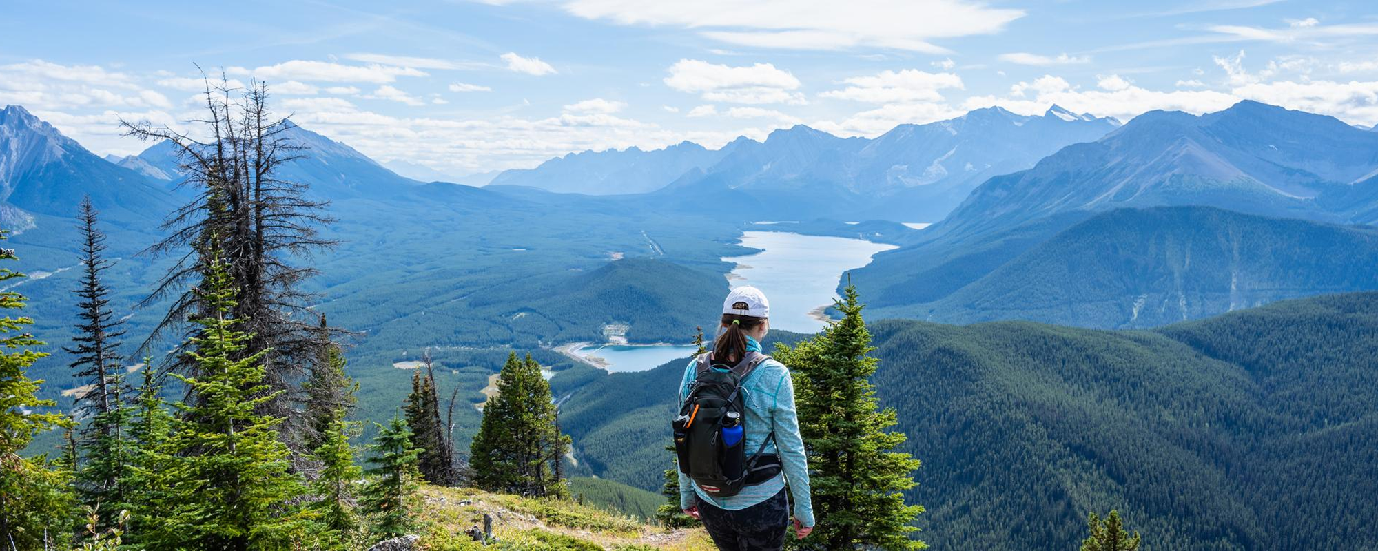 Woman hiking in nature.